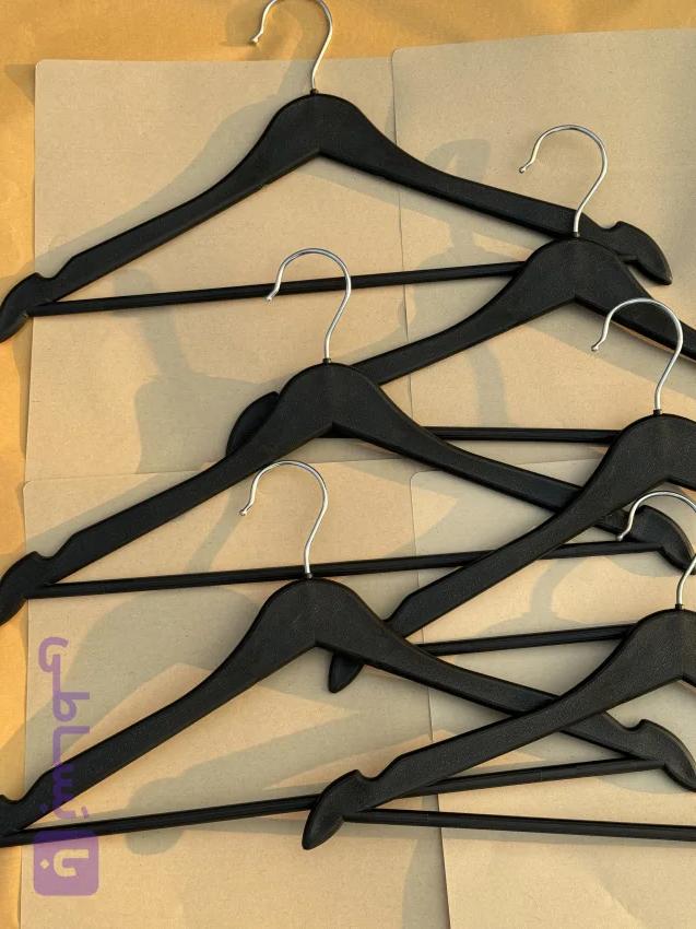 چوب لباسی مشکی آرا ( بسته 18 عددی )