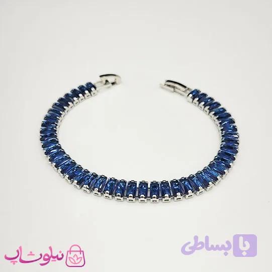 دستبند تنیسی زنانه نقره ای رنگ با نگین باگتی آبی کد ۴۵۰ — تصویر 1