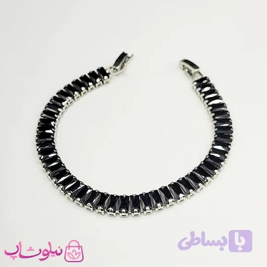 دستبند تنیسی زنانه نقره ای رنگ با نگین باگتی مشکی کد ۴۵۰ — تصویر 1