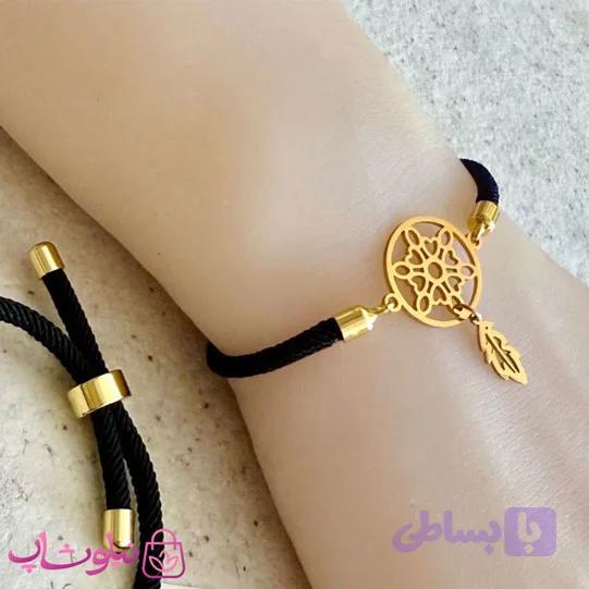 دستبند زنانه آسانسوری با بند مشکی و پلاک طلایی آویزدار برگ کد 159