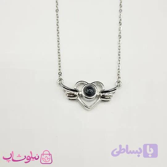 گردنبند تلسکوپی دوستت دارم به صد زبان طرح قلب بالدار نقره ای رنگ کد 110 — تصویر 1