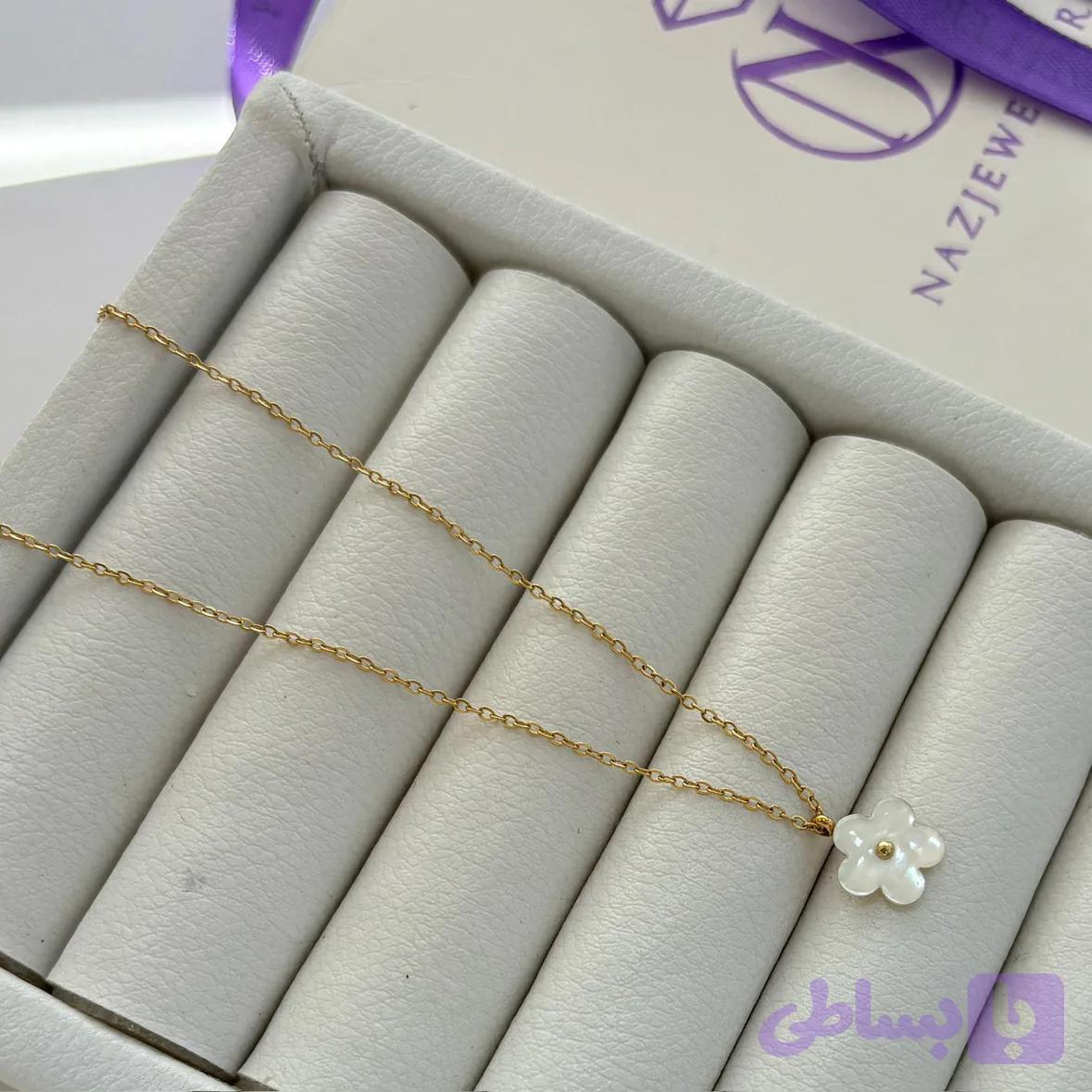 گردنبند گل طلایی استیل — تصویر 1