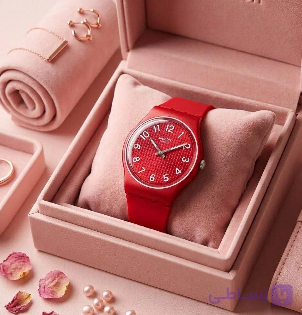 ساعت مچی عقربه‌ای زنانه سواچ مدل Red Grid با بند سیلیکونی قرمز