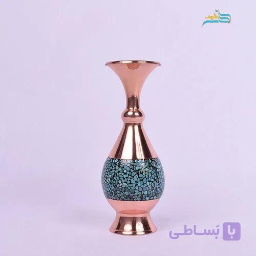 گلدان صراحی 16 فیروزه کوبی با تلفیق هنر و مس و با ترکیب سنگ فیروزه
                                                                        An open-faced turquoise Kobi vase with a combination of art and copper and with a combination of turquoise stone