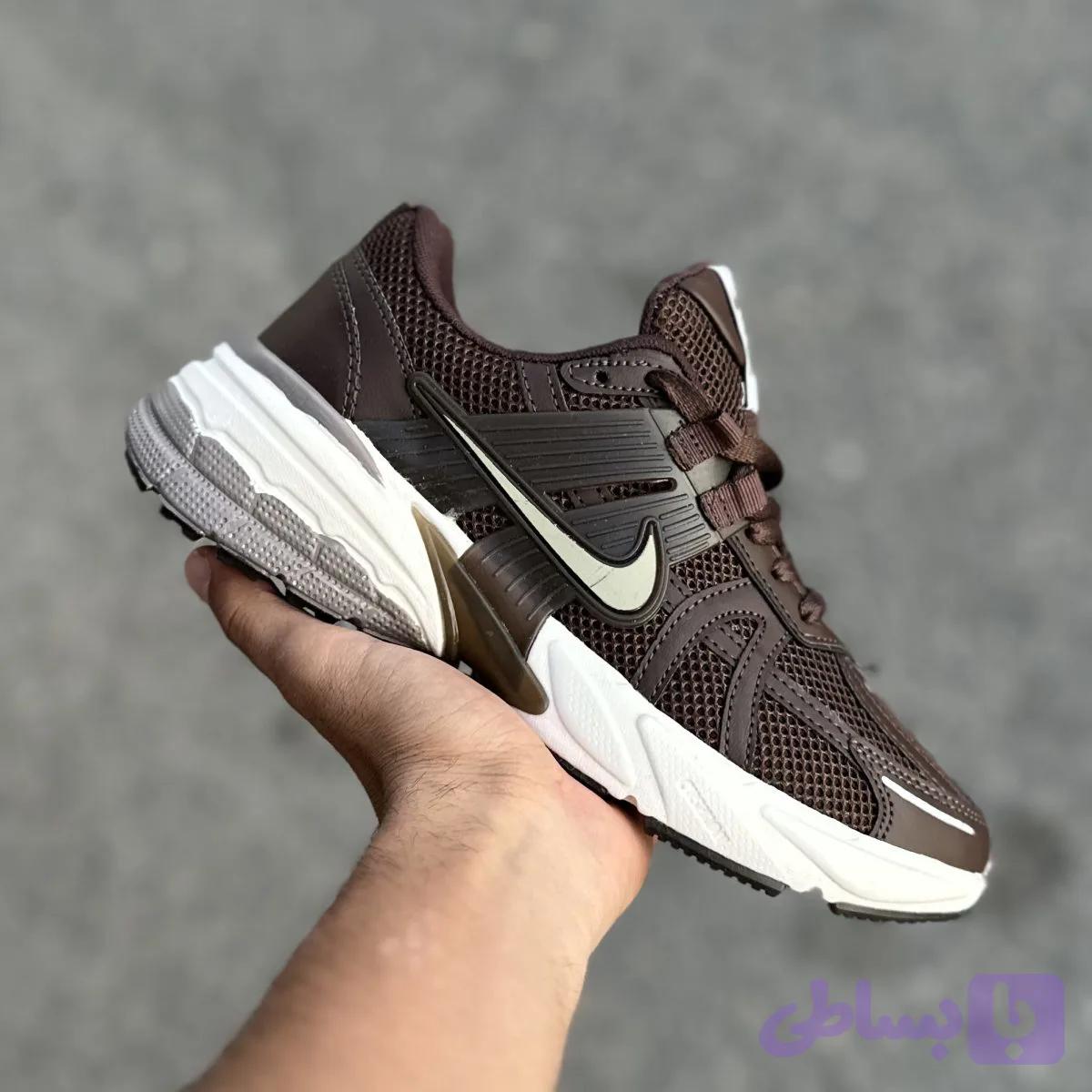 Nike v2k قهوه ای