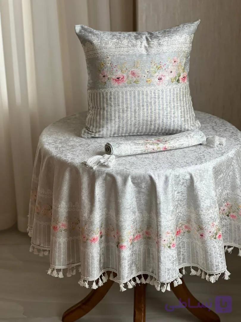 رومیزی گرد مخمل شانل ضد لک طرح گل‌های لطیف کد ۵21 — تصویر 1