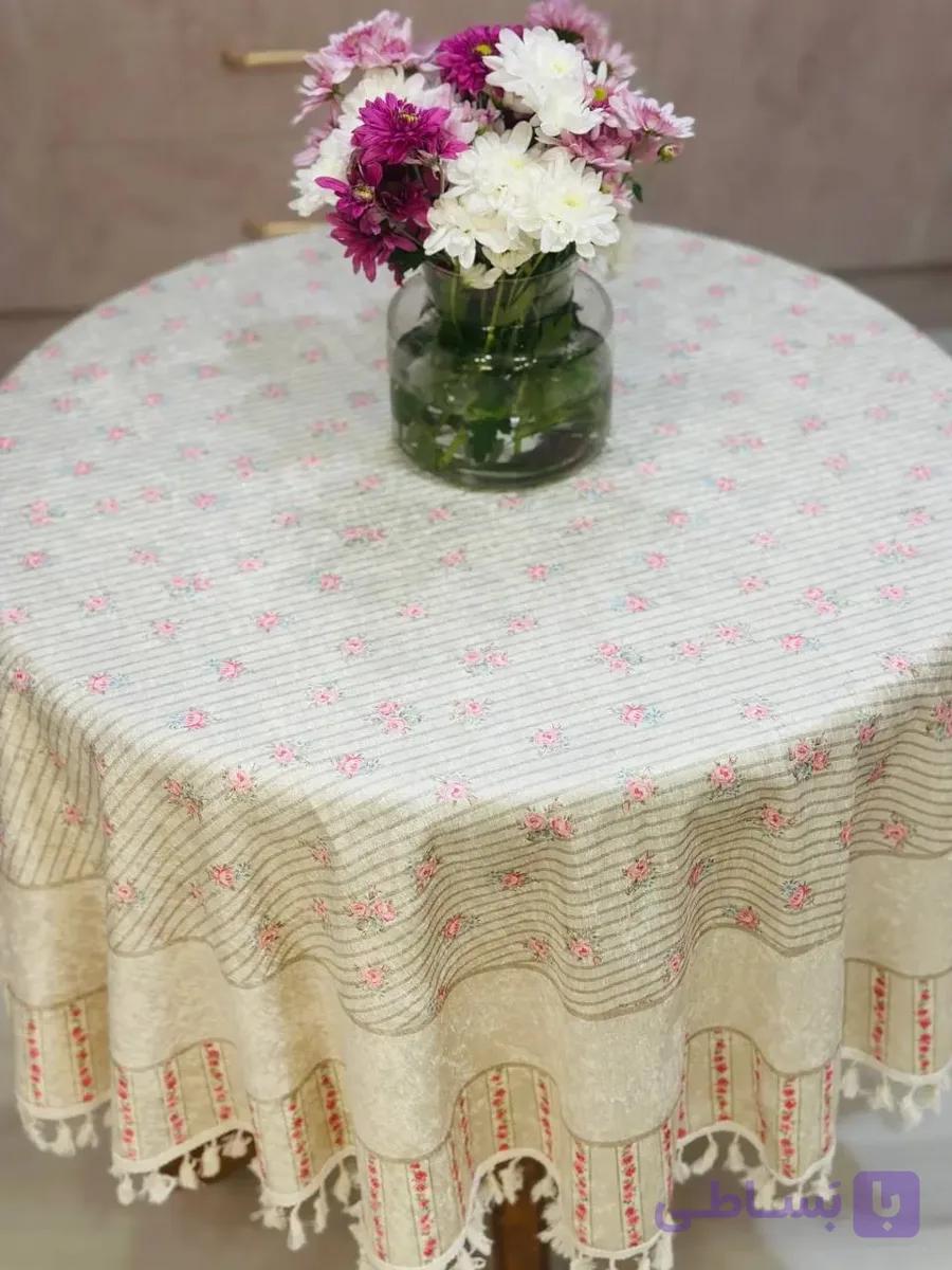 رومیزی گرد مخمل شانل ضد لک طرح رزین کد 630 — تصویر 1