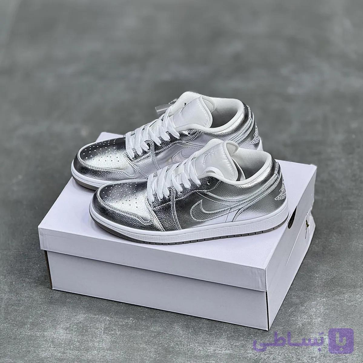 کفش نایک ایر جردن وان لو نقره ای براق ( مستر کوالتی ) Nike Air Jordan 1 Low Metallic Silver — تصویر 1