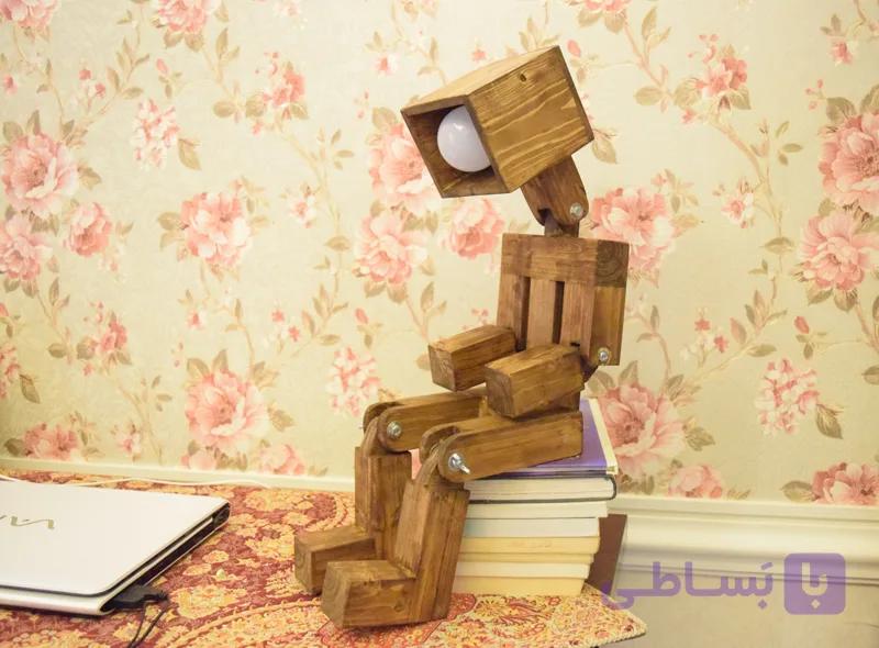 چراغ مطالعه آدمک چوبی کد 048 — تصویر 1