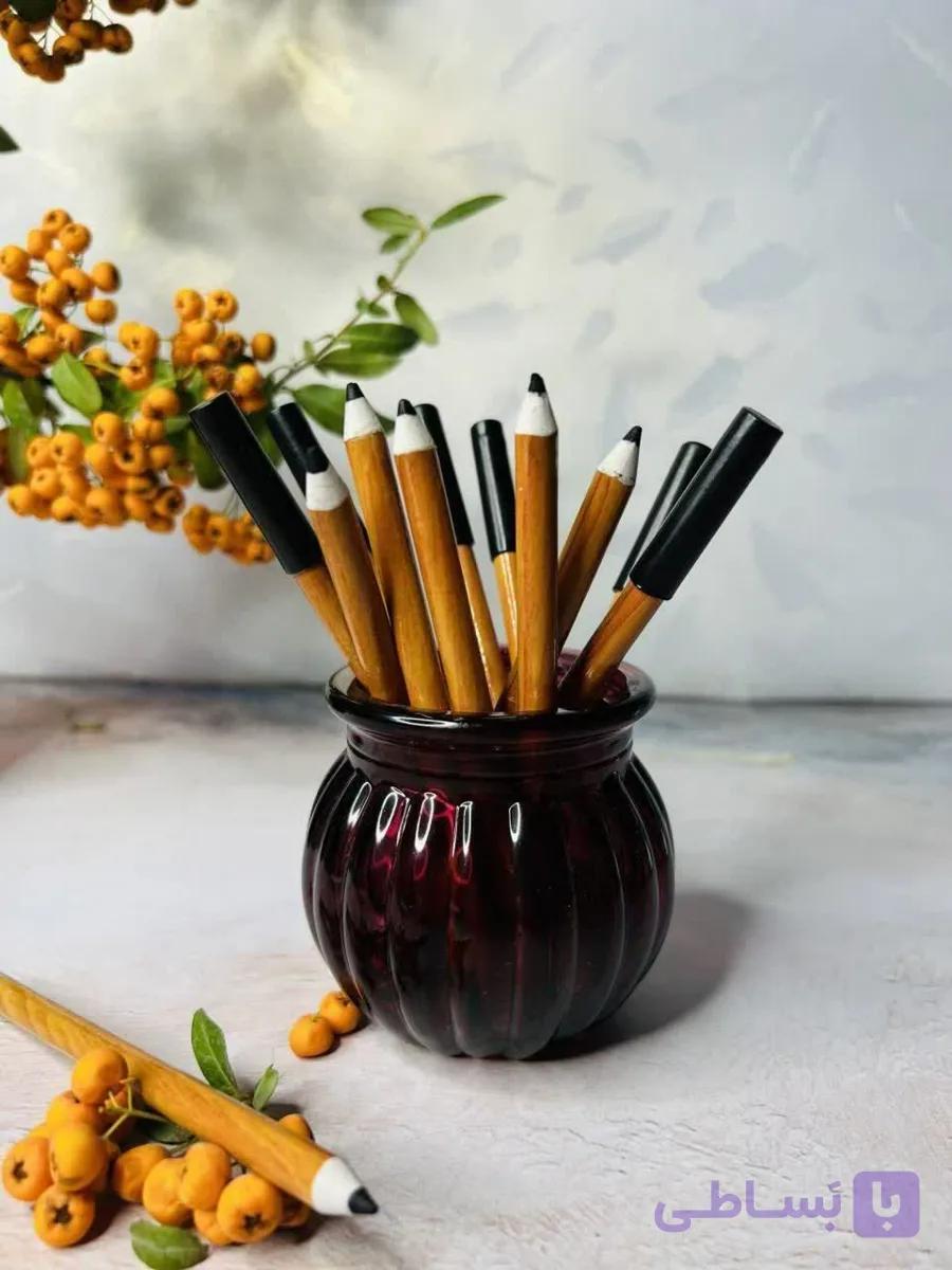 مداد سرمه قابل تراش در دو رنگ مشکی و قهوه ای ترکیب مغز و بادام و روغن حیوانی و موم زنبور عسل و...