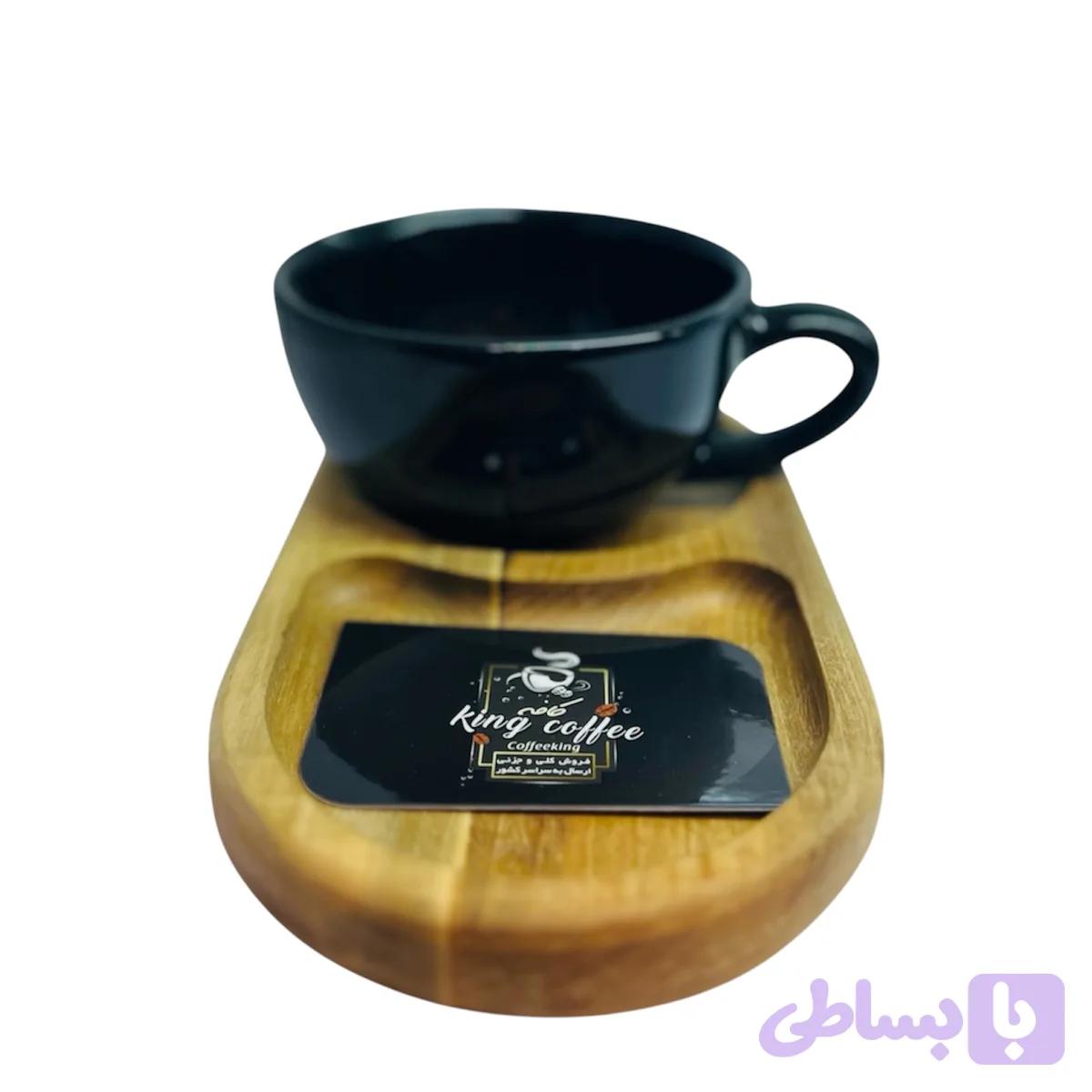 لیوان لاته خوری و سینی چوبی