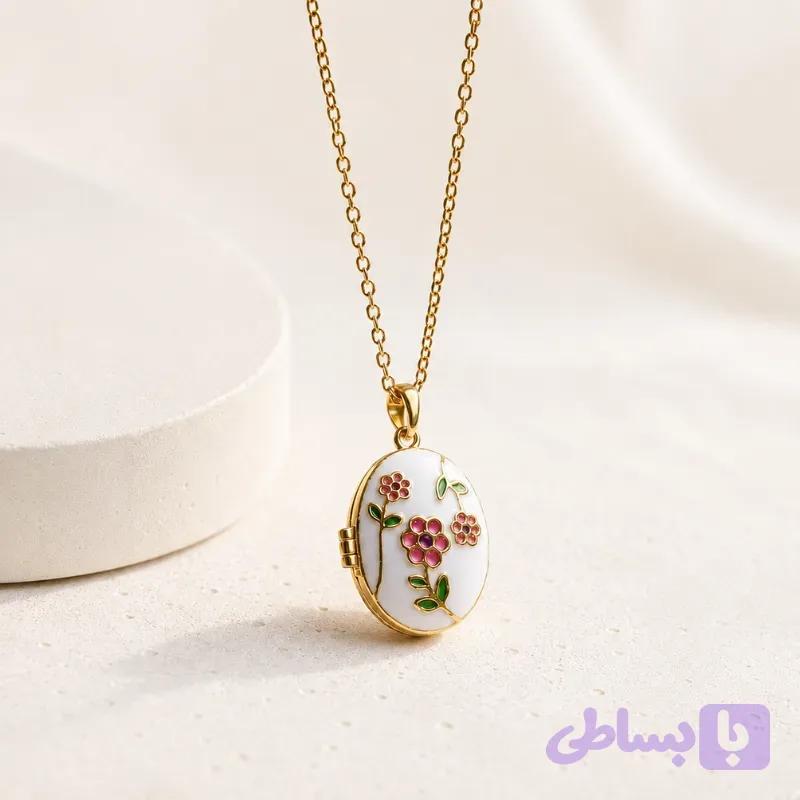 گردنبند استیل زنانه لاکت دایره ای بازشو میناکاری طرح گل طلایی — تصویر 1