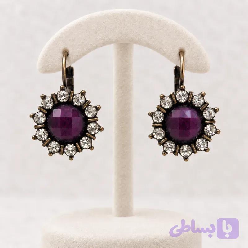 گوشواره برنزی نگین دار گرد با سنگ بنفش — تصویر 1
