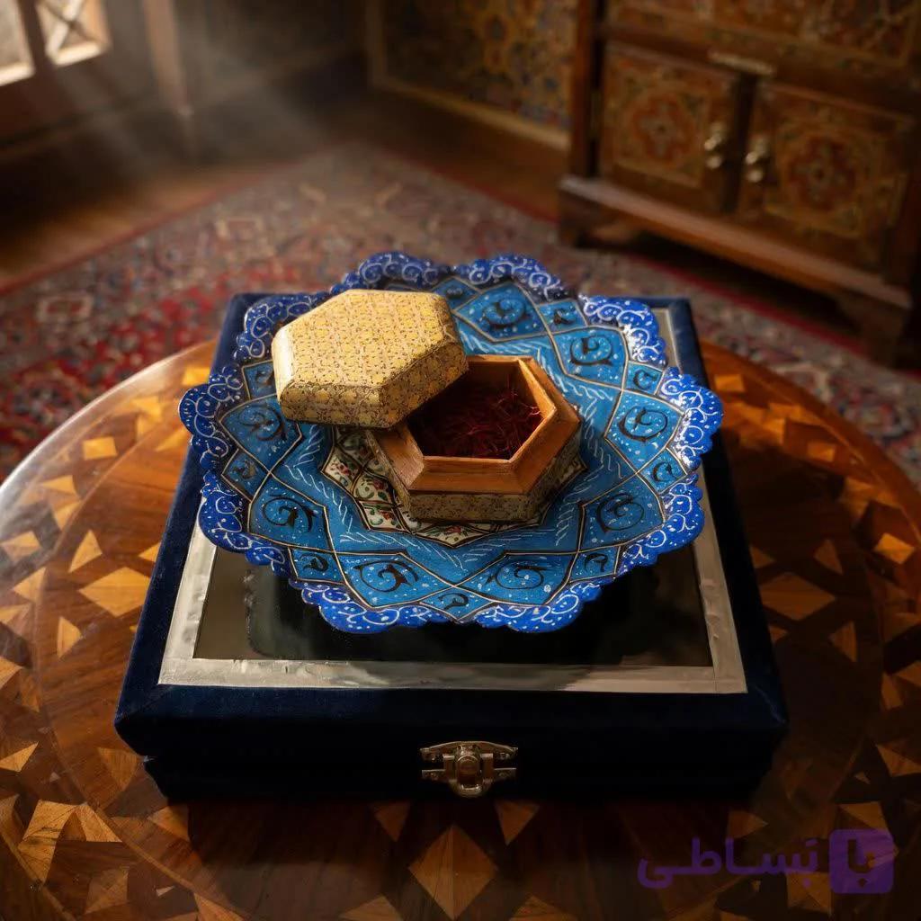 پک هدیه زعفران همراه با بشقاب ۲۰ میناکاری و جعبه خاتم کاری — تصویر 1