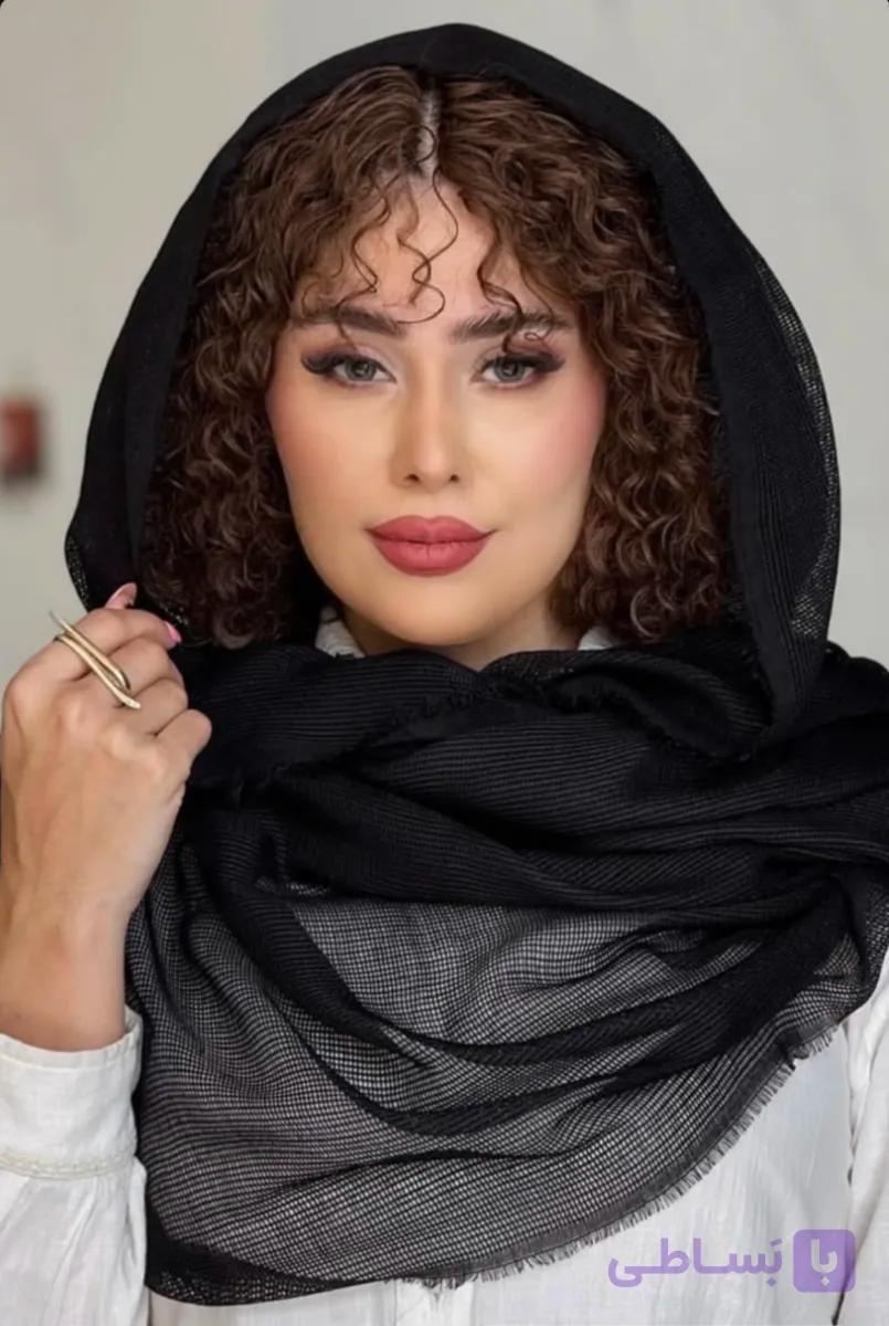 شال ساده ی نخی حصیری دور ریش بهاری دارای رنگبندی