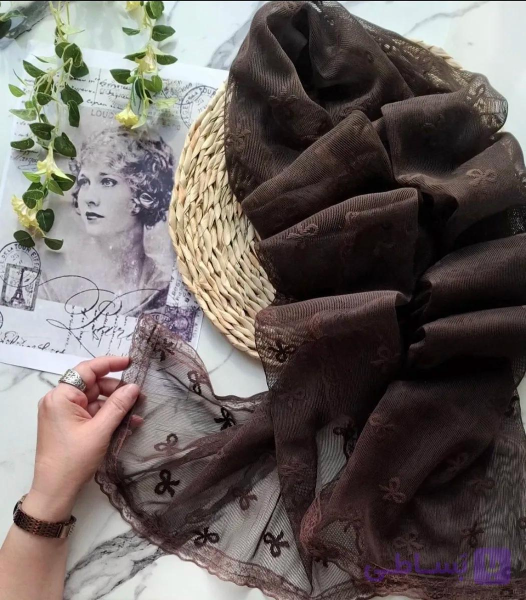 شال قهوه ای و مشکی طرح پاپیون دور دانتل