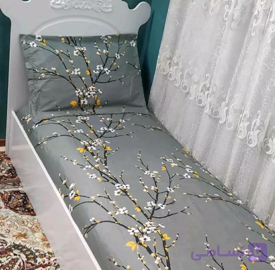 کاور تخت یک نفره به همراه روبالش طرح شن ریز کش دوزی برند خوشنام هگمتان