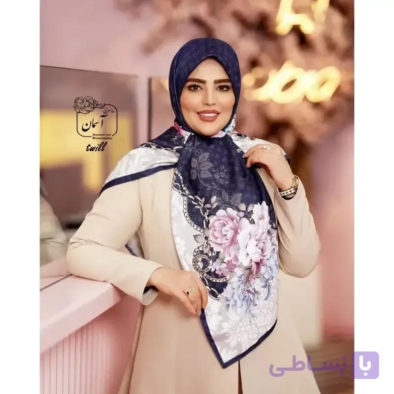 روسری مجلسی ساتن ابریشم طرح ساناز قواره 140 سانتیمتر دور دوخت — تصویر 1