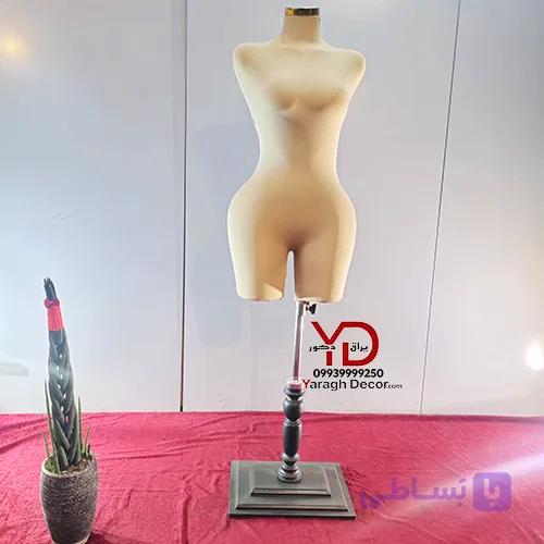 نیم تنه فاقدار اورال مانکن لباس زیر — تصویر 1