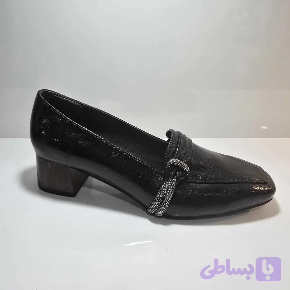 کفش ورنی چروک پاشنه ۳ سانت طرح چوبی نگین خوشپا — تصویر 1