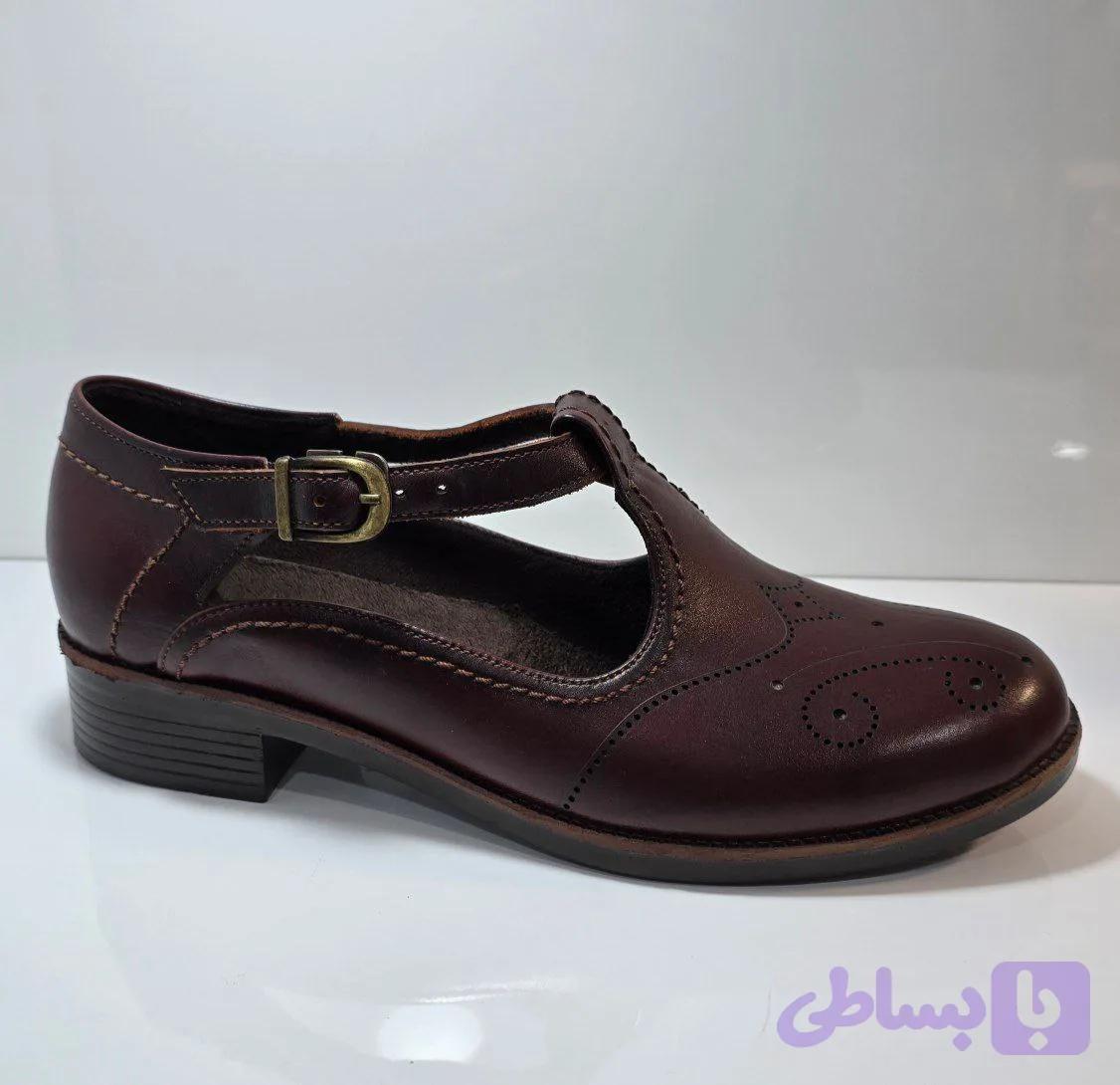 کفش چرم طبیعی زنانه 2 سانت با طراحی شیک و دوام بالا در دو رنگ زرشکی و عسلی — تصویر 1