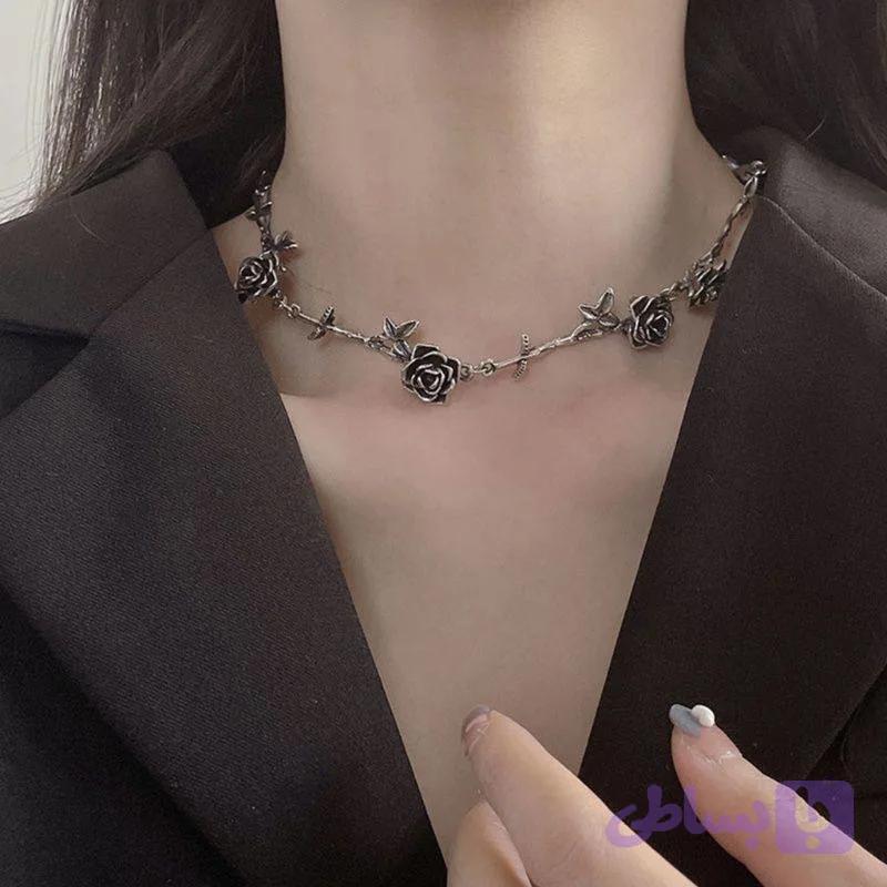 گردنبند پینترستی گل رز مشکی