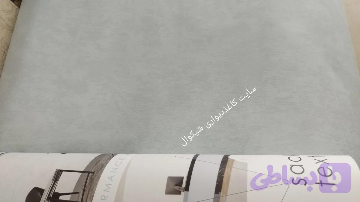 کاغذدیواری پتینه طوسی آبی روشن شاین دار وارداتی کد PO-6043