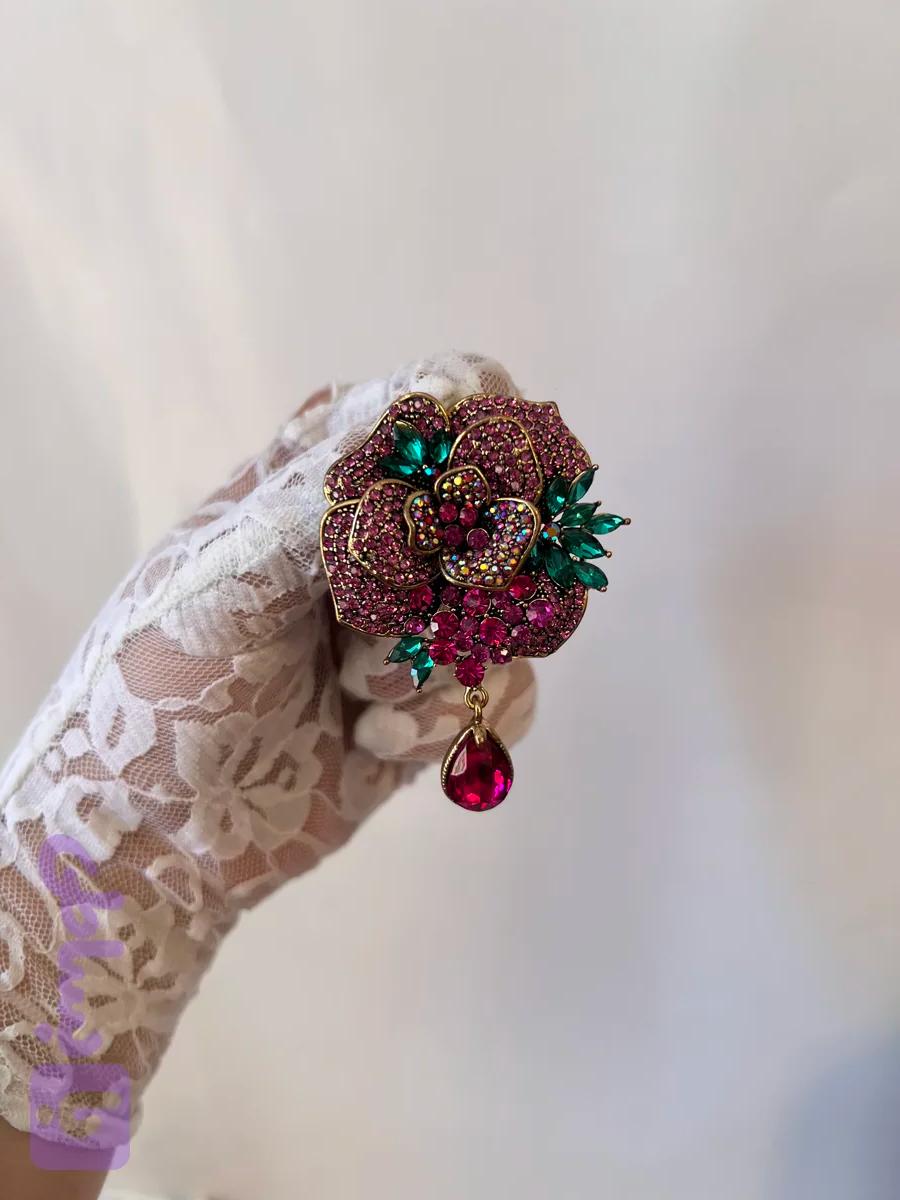 سنجاق سینه گل