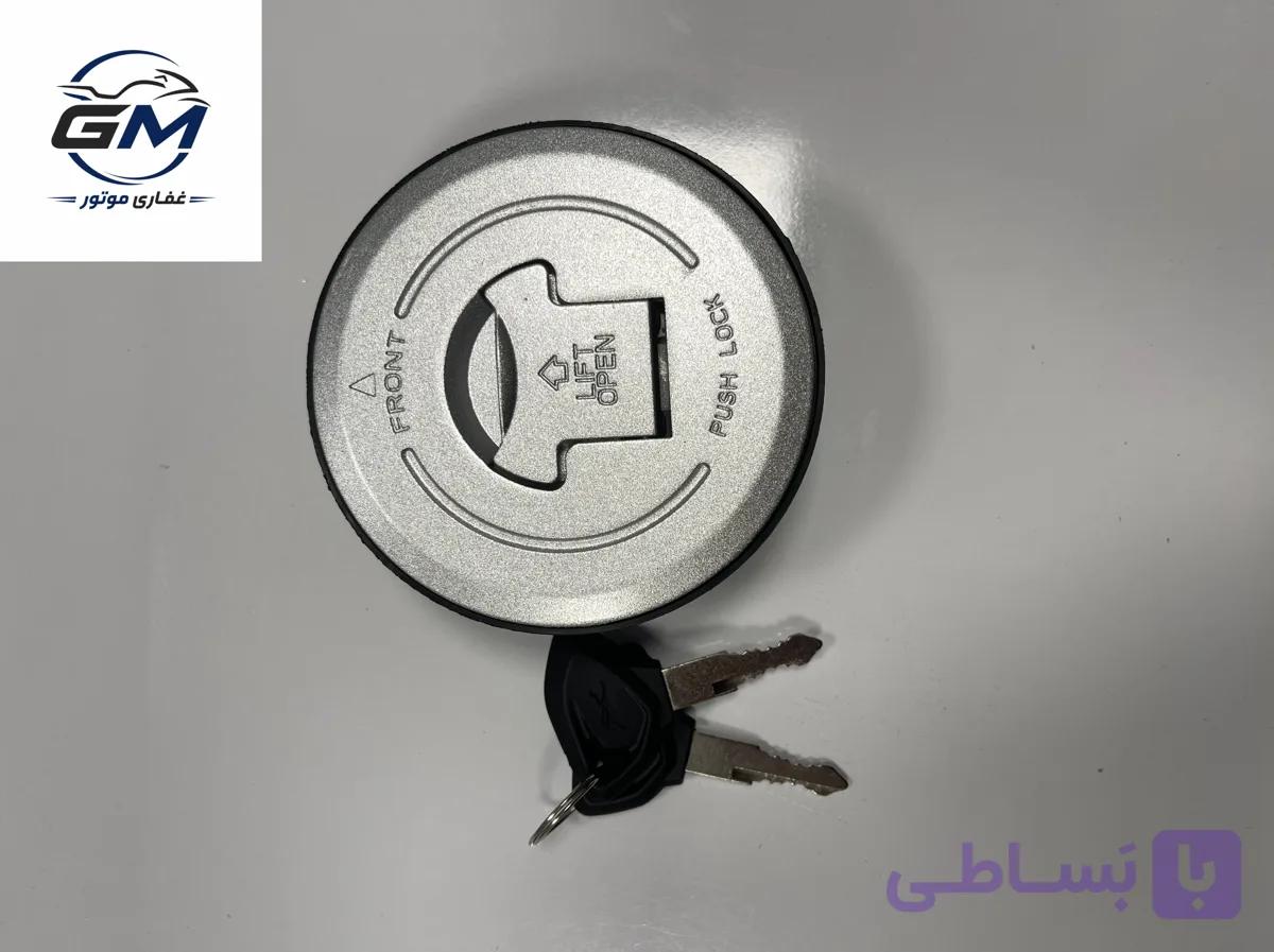 در باک موتورسیکلت آپاچی