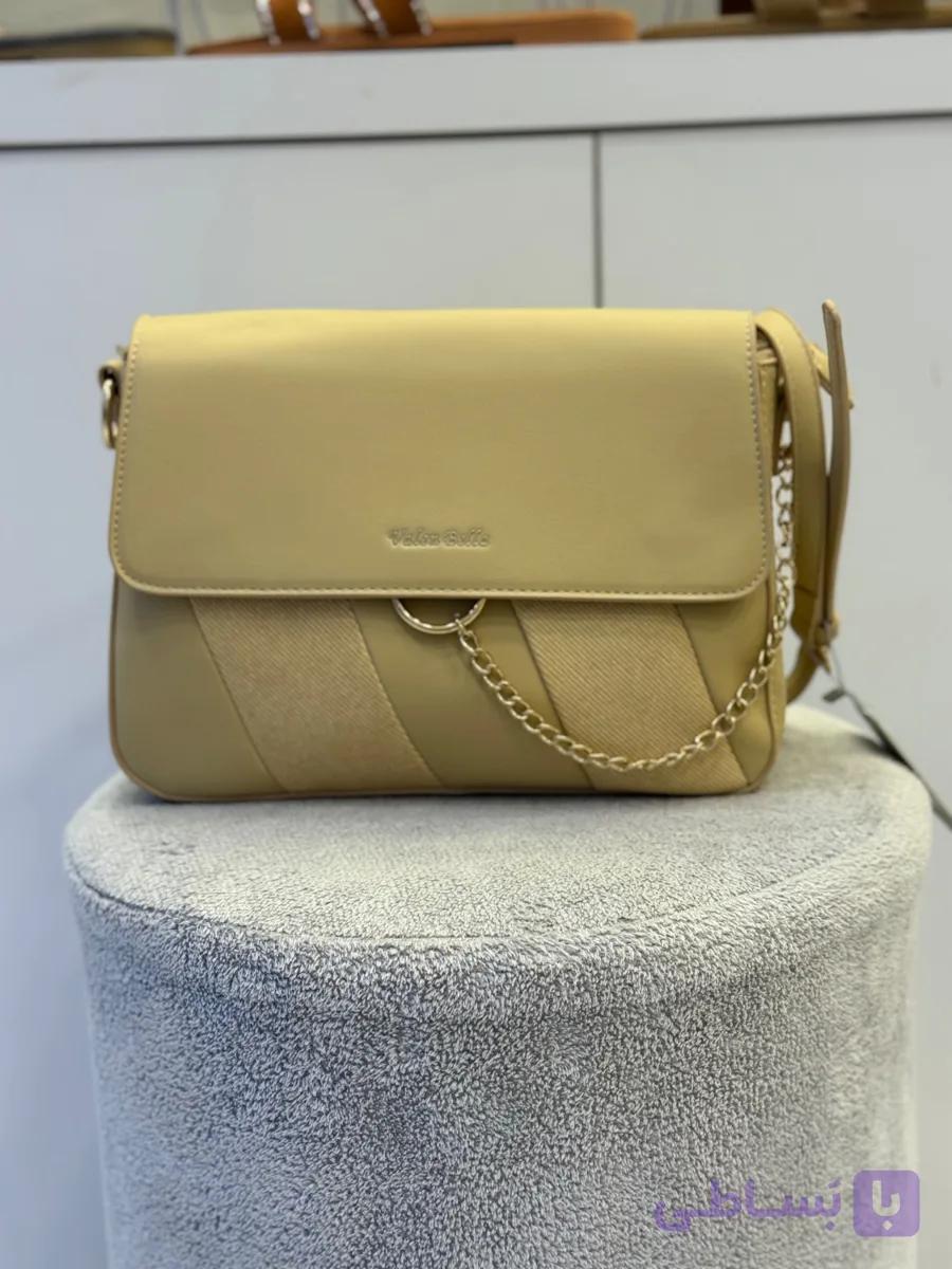 کیف زنانه وارداتی برند Grass کد 177325 جادار و با چرم زد خش و خط