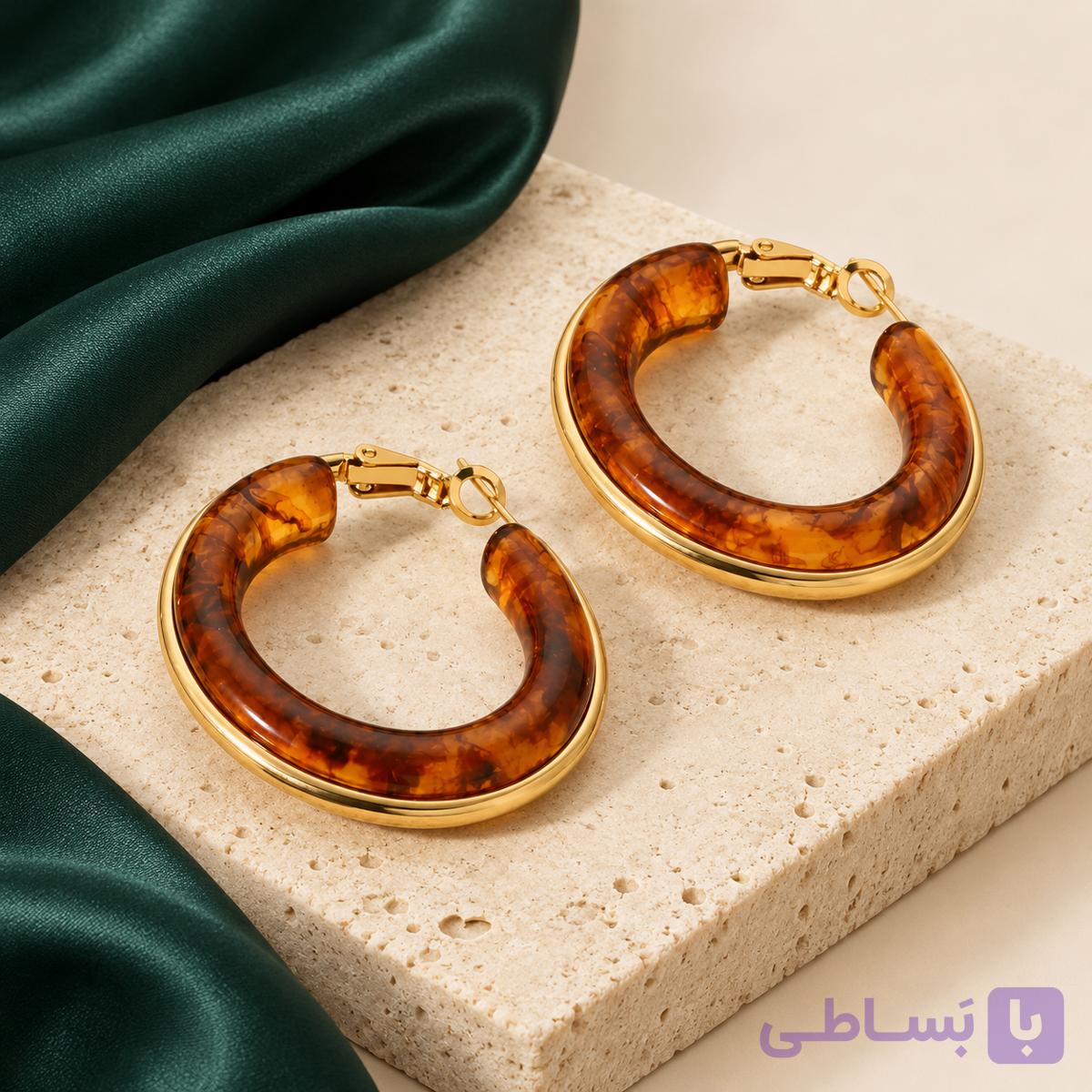 گوشواره زنانه حلقه‌ای رزین کهربایی کد ۴۰۱۵ | پاییزی طرح شیشه‌ای با فریم طلایی