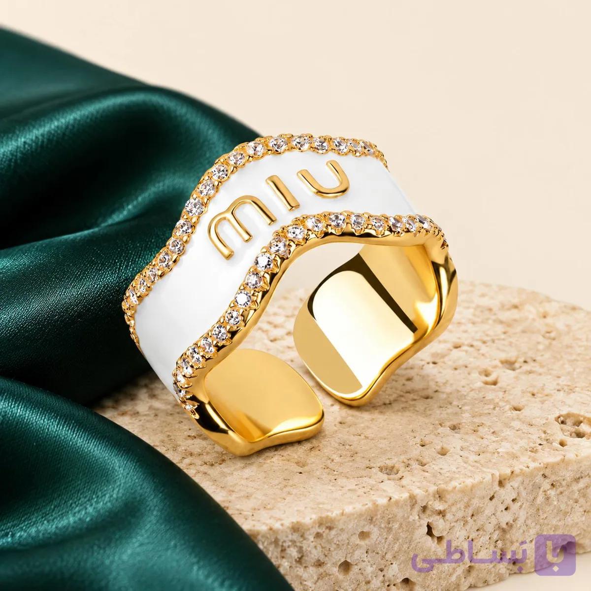 انگشتر زنانه برند miumiu(کد۳۰۰۷)؛​شاهکار اشرافی میو میو؛ نهایت شکوه و برازندگی بر دستان شما