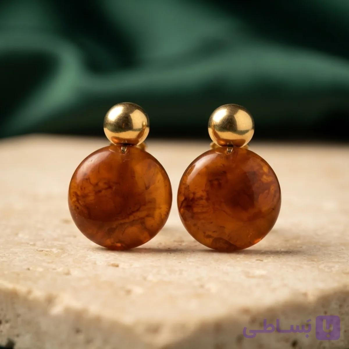 ​گوشواره میخی آویز زنانه طرح کهربا کاراملی (کد ۴۰۲۵)؛ ترند لوکس پینترست!