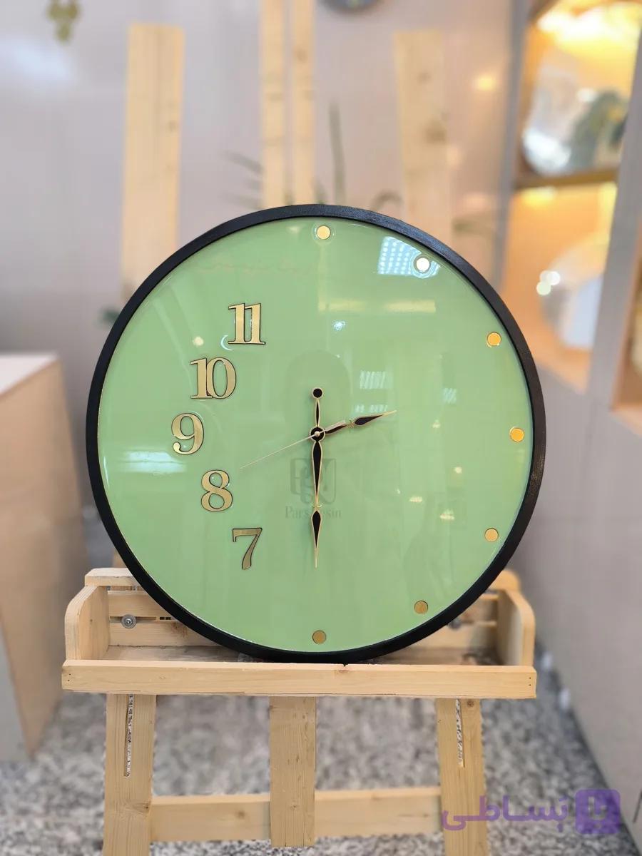 ساعت مینیمال سبز