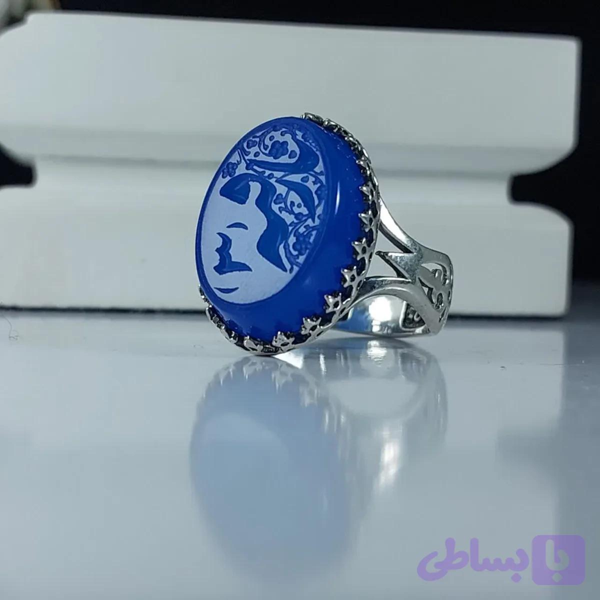 انگشتر نقره باسنگ عقیق آبی حکاکی یارقیه (س) رکاب نیزه کد 3704 — تصویر 1