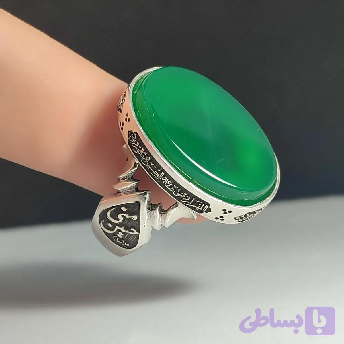 انگشتر نقره باسنگ عقیق سبز ذکر روی رکاب سجده زیارت عاشورا بغل رکاب حسین منی وانا من حسین کد 2313 — تصویر 1