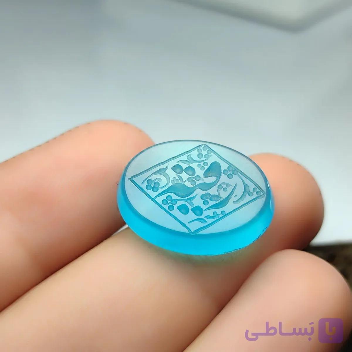 نگین عقیق آبی حکاکی یارقیه کد 2351 — تصویر 1