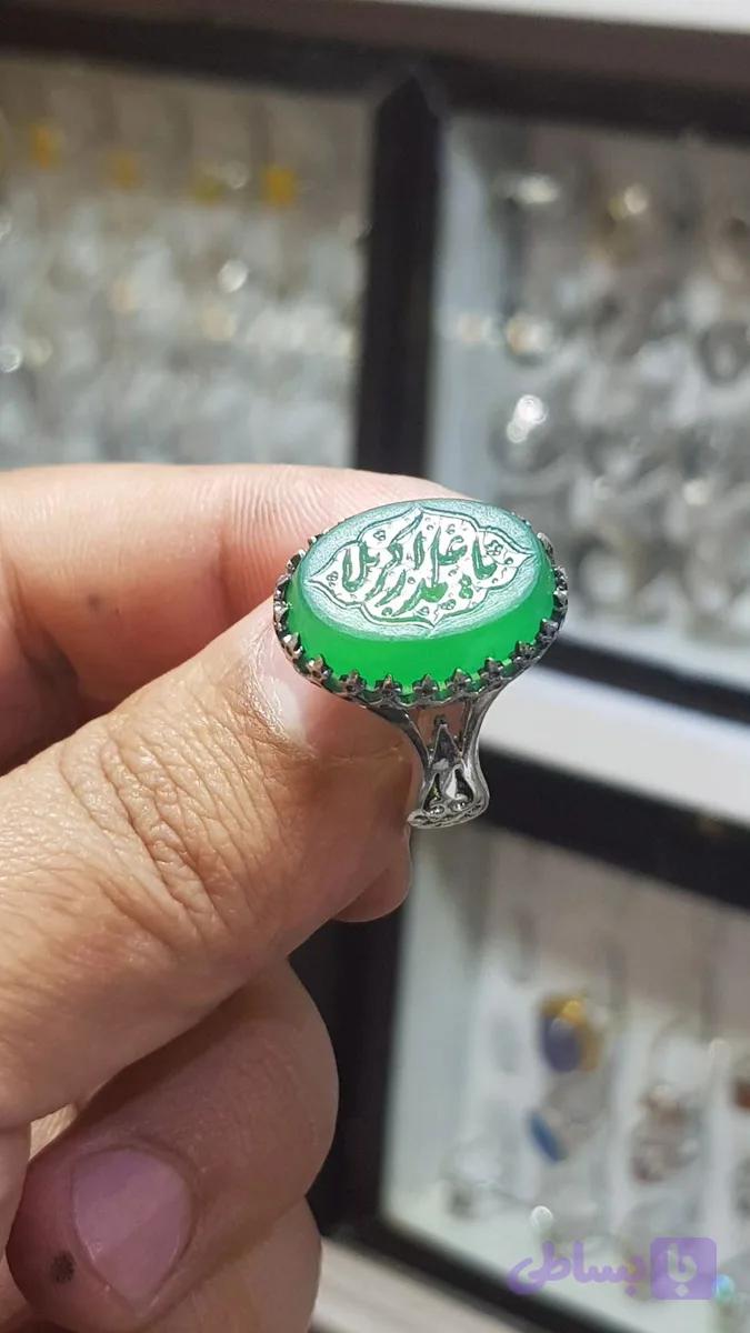انگشتر عقیق سبز با حکاکی یاعلمدار کربلا با رکاب نیزه الیاژبا کیفیت کد 8146