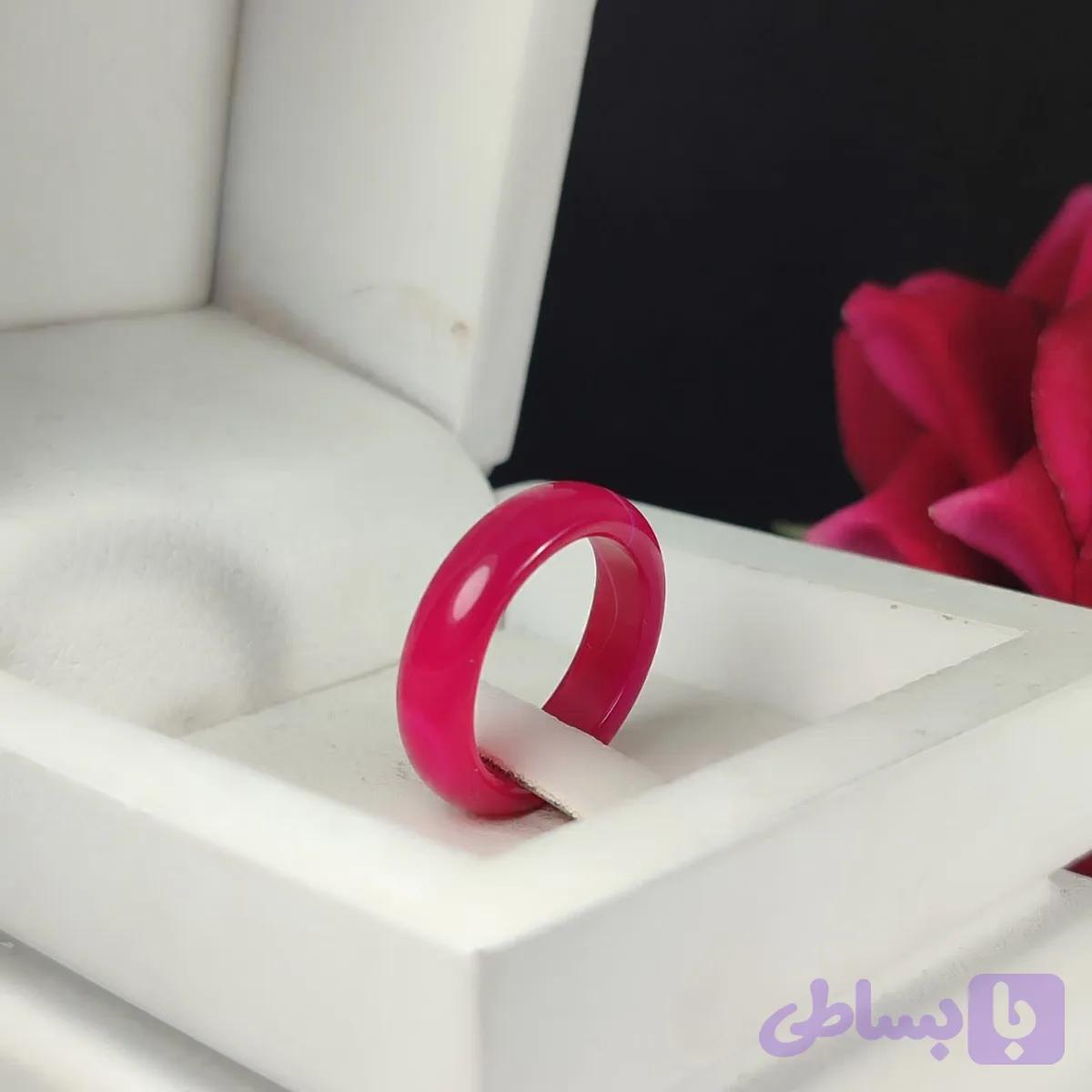 حلقه عقیق قرمز زنانه: جلوه‌ای از عشق، شور و اعتماد به نفس کد 3784 — تصویر 1