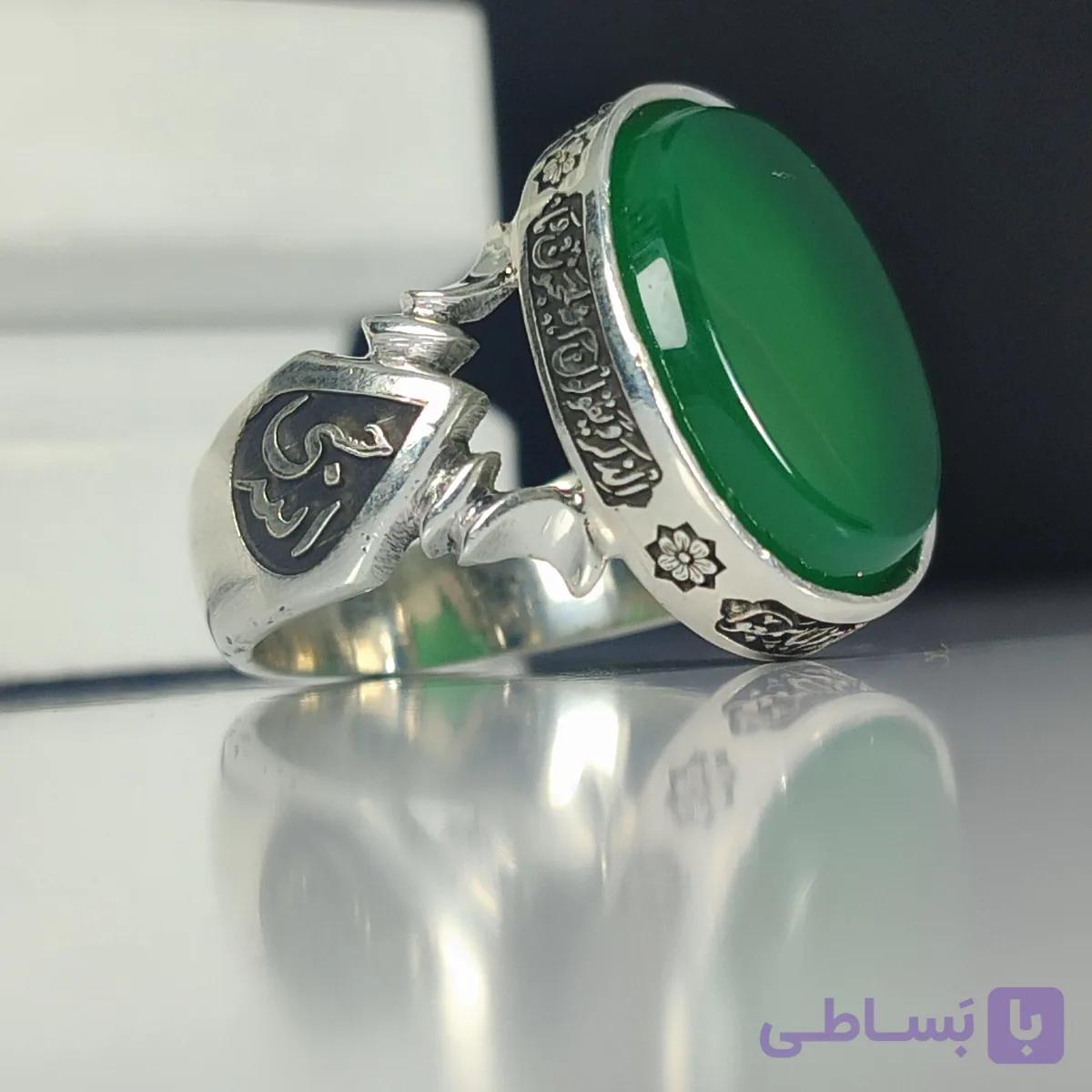 انگشتر نقره باسنگ عقیق سوسنی ذکر روی رکاب (وان یکاد) ذکر بغل رکاب (حسبی الله) و (العزه الله) کد 2332 — تصویر 1