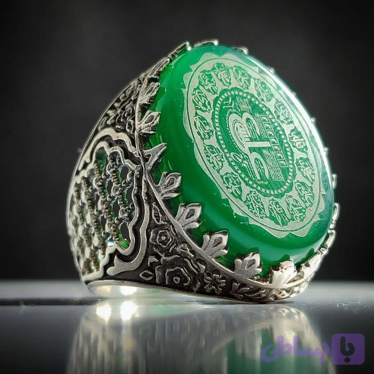 انگشتر عقیق سبز با حکاکی جامع "عین علی" و "چهارده معصوم"؛ دژی مستحکم از نور کد ۲۱۶۵ — تصویر 1