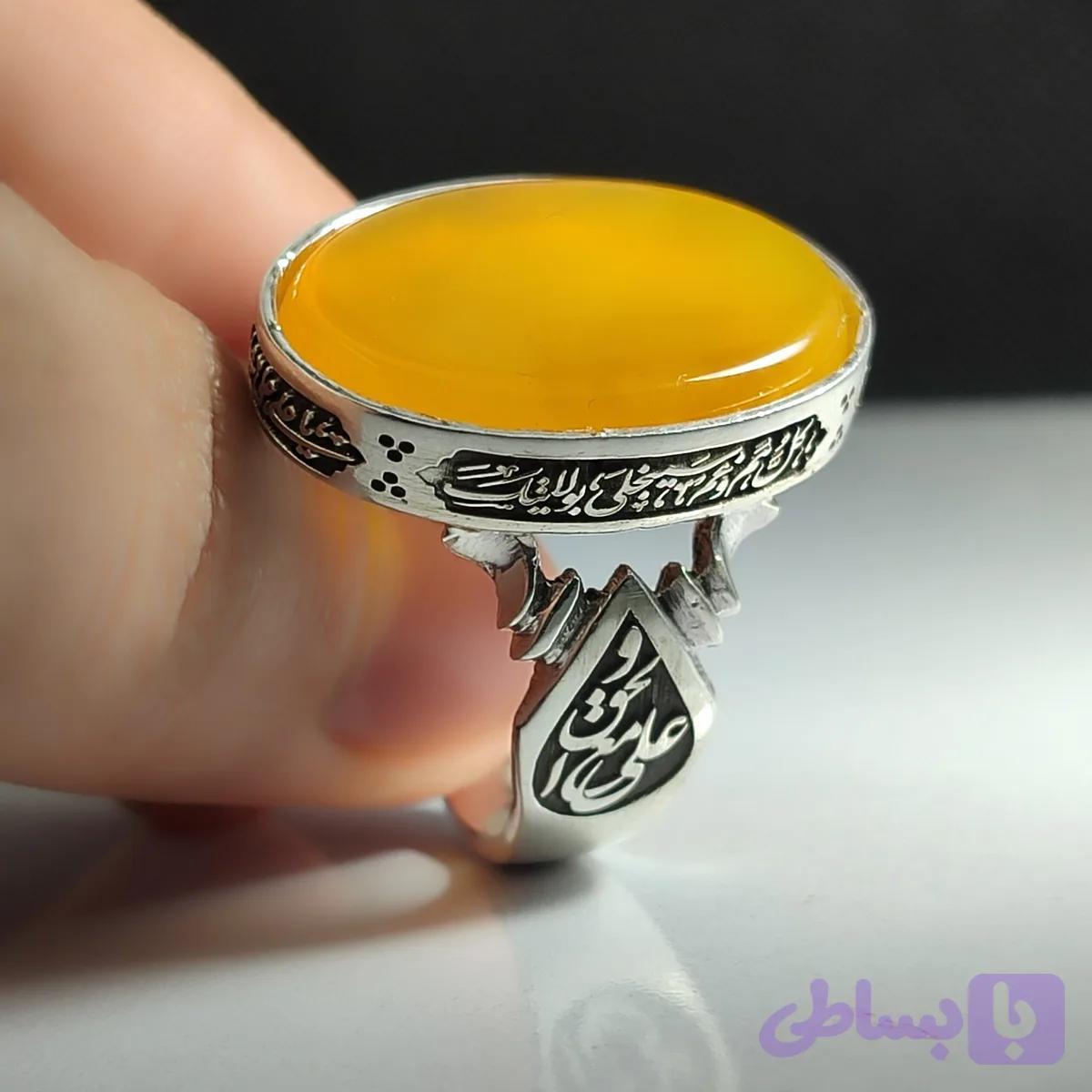 انگشتر نقره باسنگ شرف الشمس قلمزنی دور رکاب نادعلی و بغل رکاب علی مع الحق والحق مع علی کد 2308 — تصویر 1