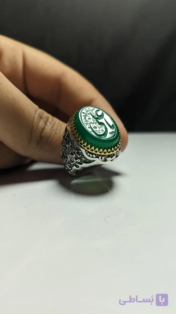 خرید انگشتر عقیق سبز حکاکی یا علی (ع)؛ نماد اقتدار و آرامش  کد 2379 — تصویر 1
