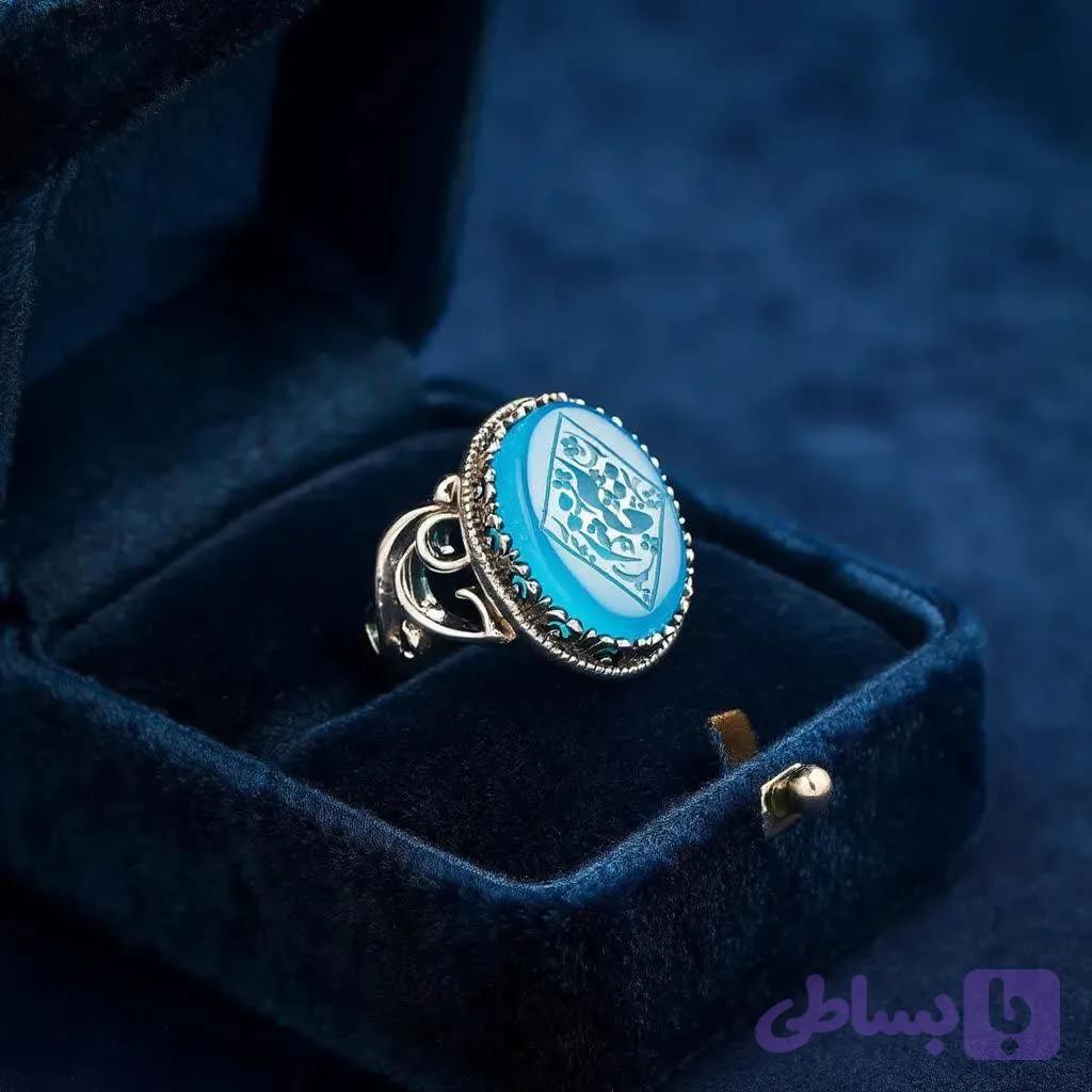 انگشتر عقیق آبی مردانه حکاکی یا رقیه (س)؛ آرامشی از جنس آسمان کد 5202 — تصویر 1