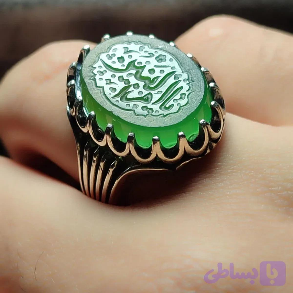 انگشتر عقیق سبز منقش به اسم خانم ام البنین سلام علیها کد 5208 — تصویر 1
