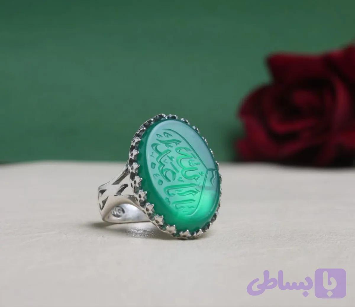 انگشتر عقیق سبز مردانه رکاب نیزه با حکاکی یا اباعبدالله کد 2259