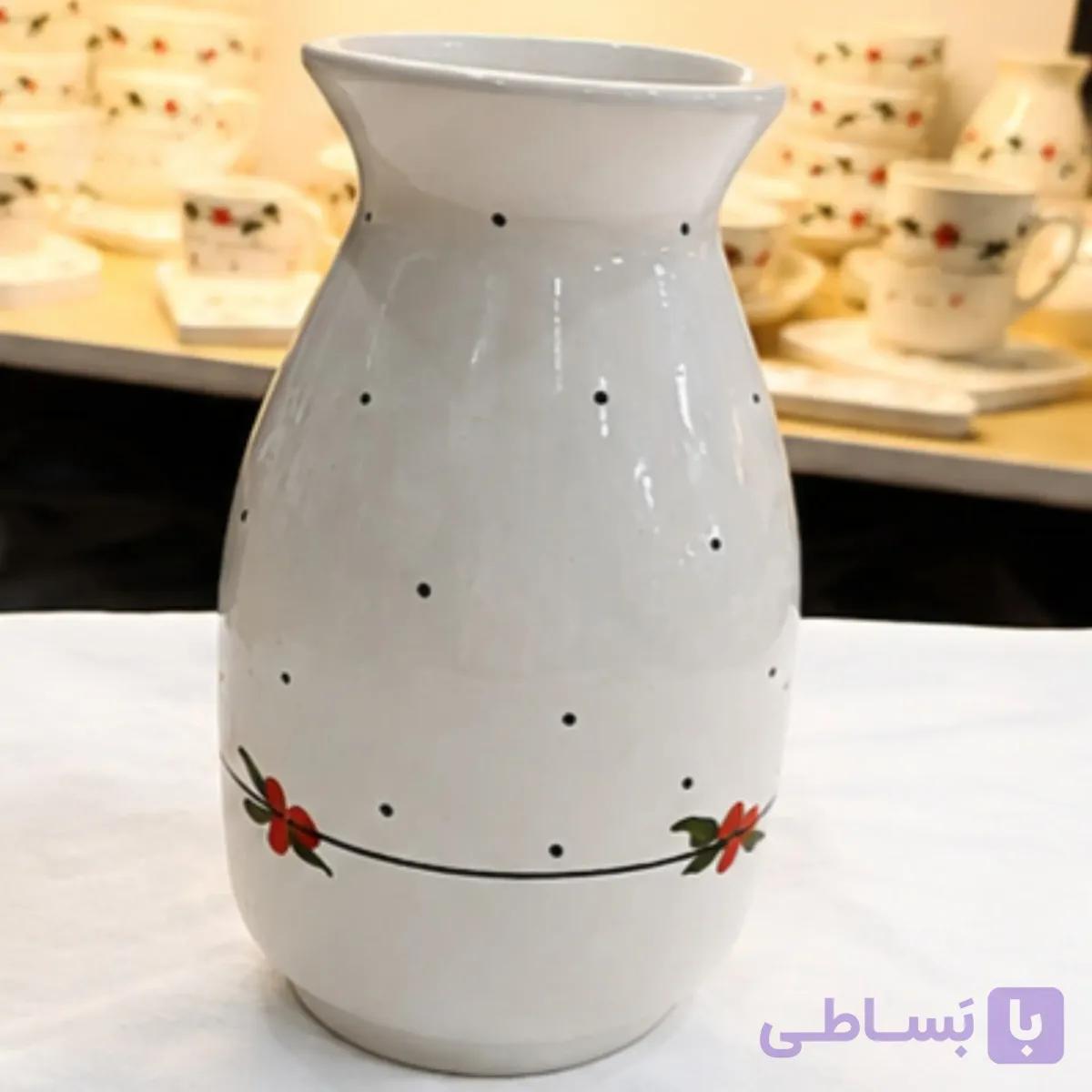 گلدان طرح خال خالی گل قرمز
