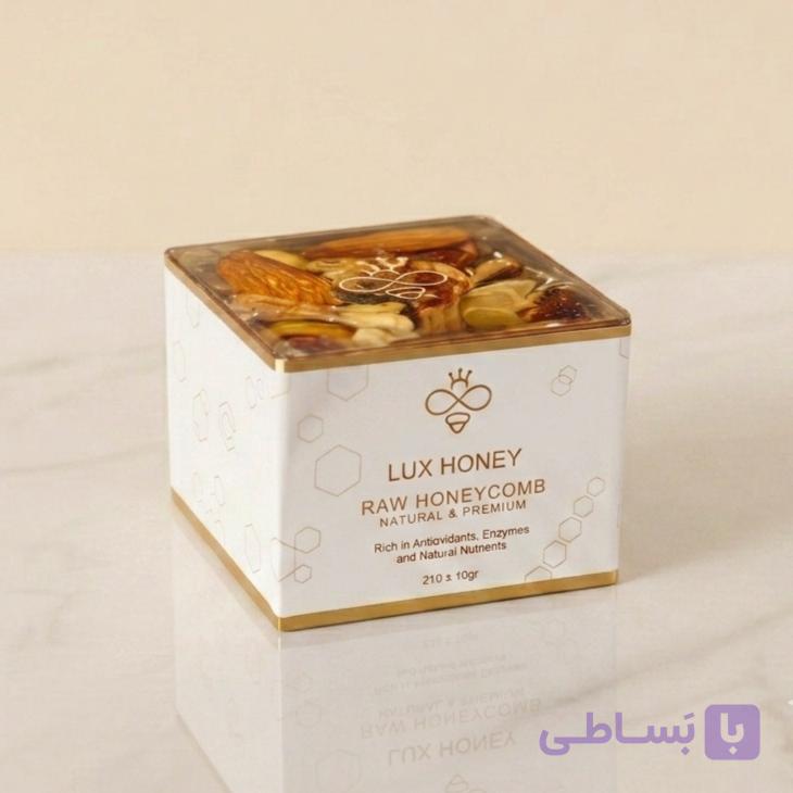 عسل پنج‌مغز | کریستالی مکعبی کوچک