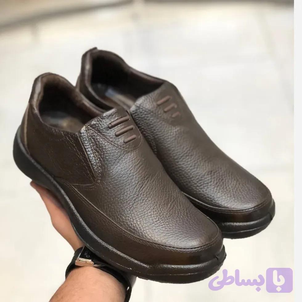کفش چرم مردانه مدل اوزین قهوهای راحتی و شیک رویه چرم طبیعی استر چرم بزی زیره پیو سبک و مقاوم کفی طبی