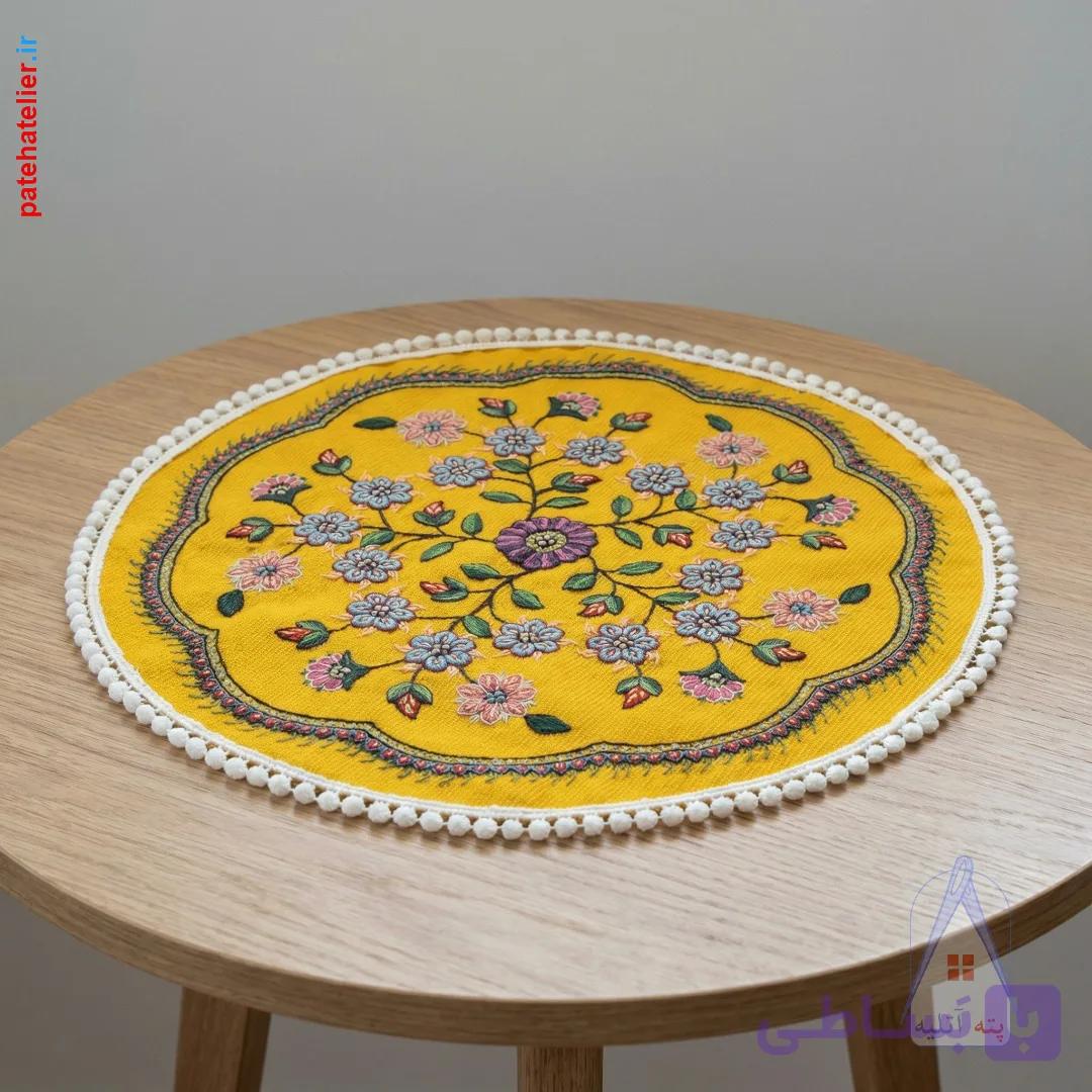 رومیزی پته دوزی طرح ماه گل — تصویر 1